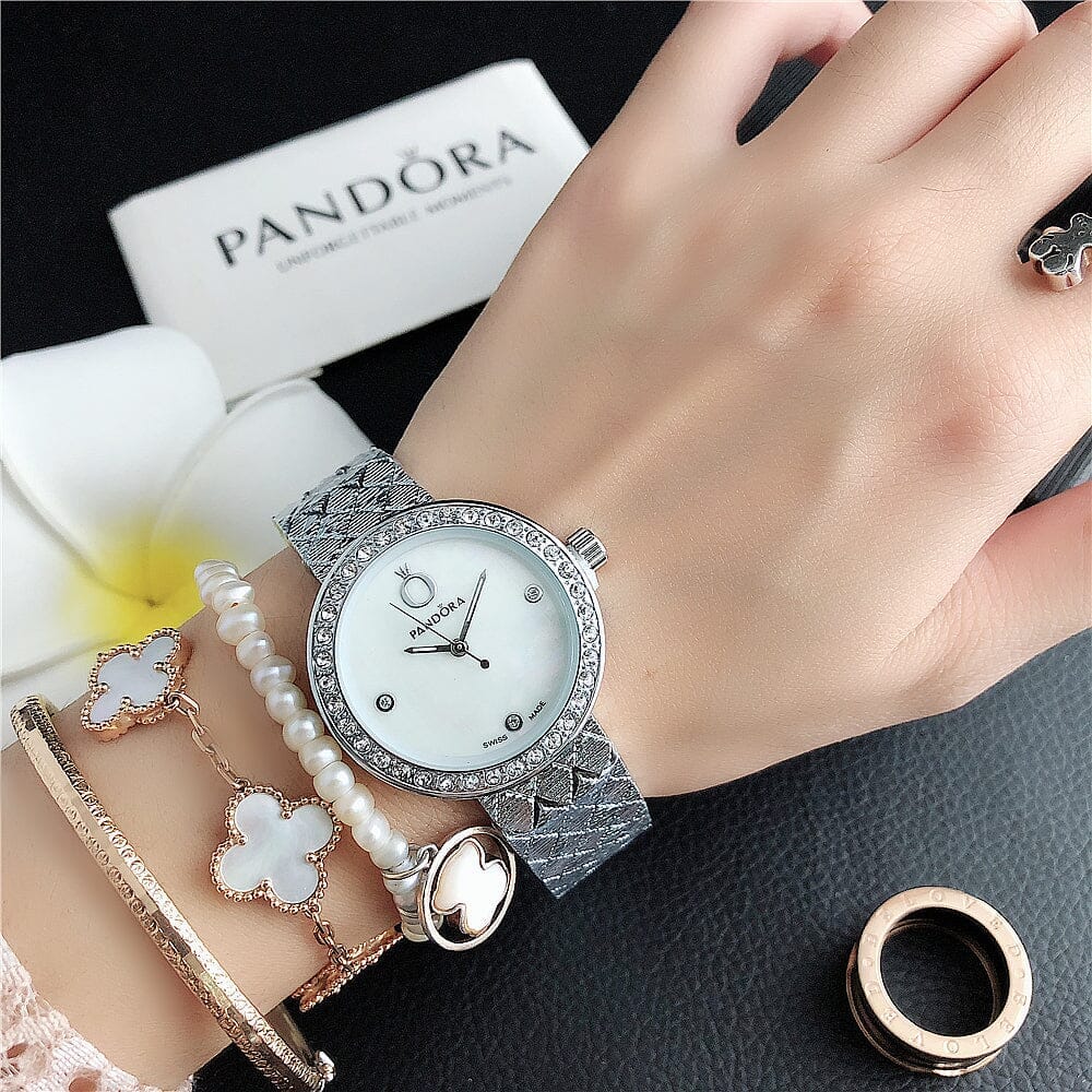 P A N D O R A Minimalist Glamour Pandora Vermond 